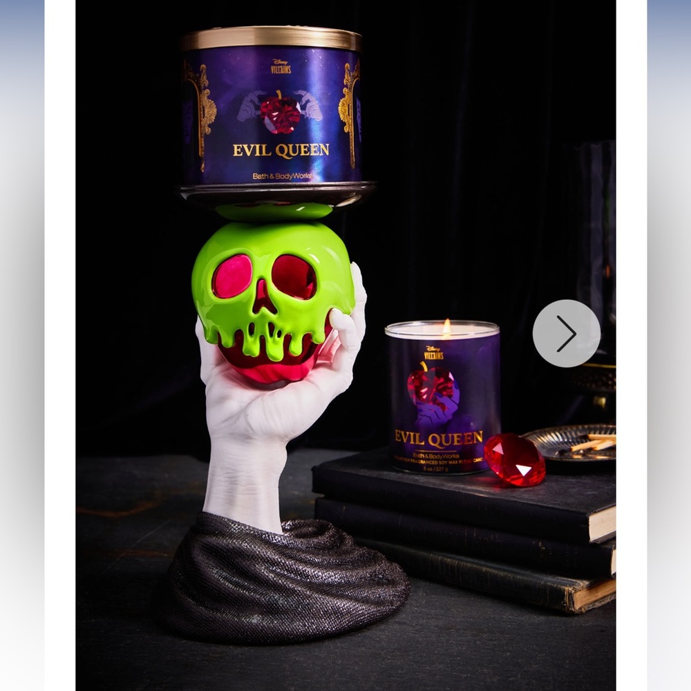 Bath & Body Works Evil Queen Poison Apple
3-Wick Candle Holder